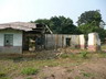 Bâtiment périmé sur le terrain de l’hôpital à Ngeba