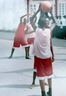 Basketballunterricht im Hof der Schule