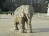 Exposition de sculptures dans le parc du musée